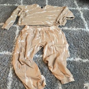 Matching set. Cropped sweatshirt and sweatpants